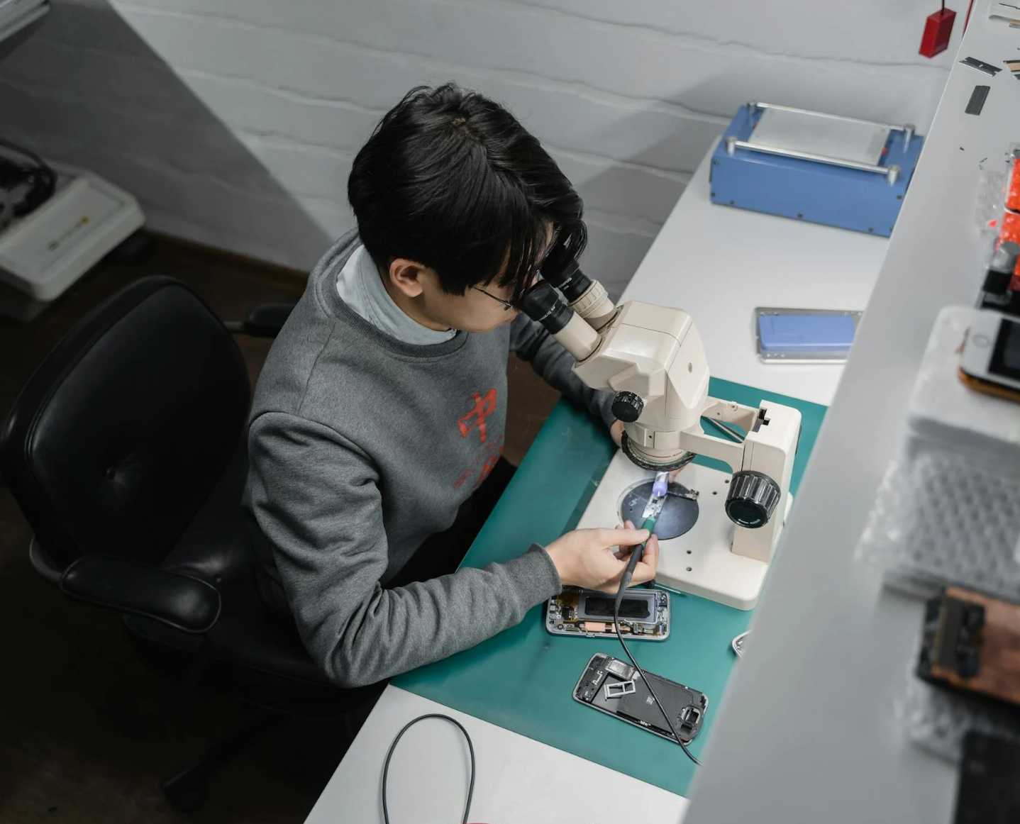 Excellencia Hardware and Maintainance Services